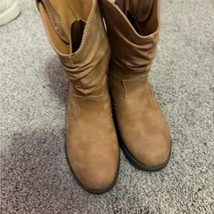 Tan Girls Boots, Size 1Y, mid-calf